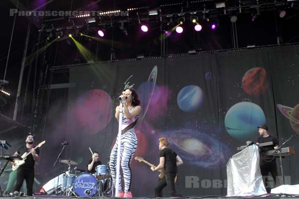 MARINA AND THE DIAMONDS - 2015-08-29 - SAINT CLOUD - Domaine National - Scene de la Cascade - 